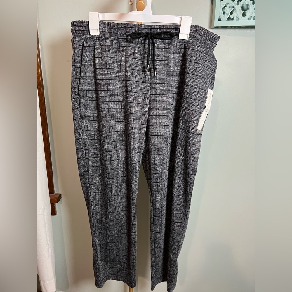 A New Day Gray Black Cropped Plaid Pants with Elastic Waistband